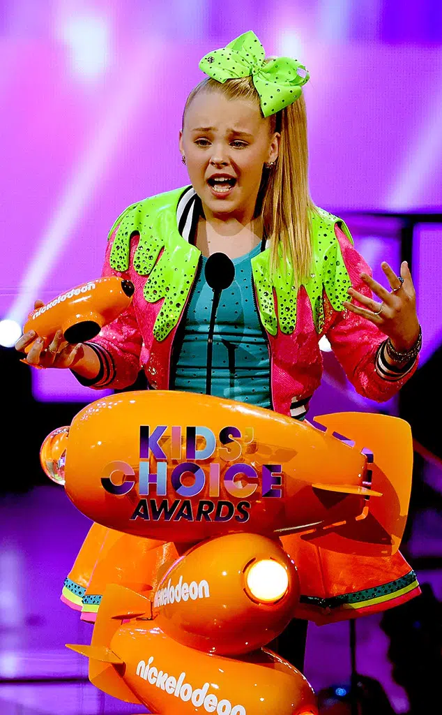 Jojo Siwa in award function