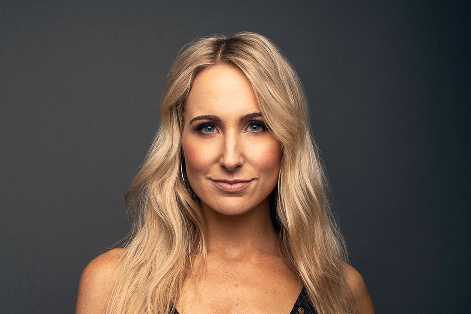 nikki-glaser early life